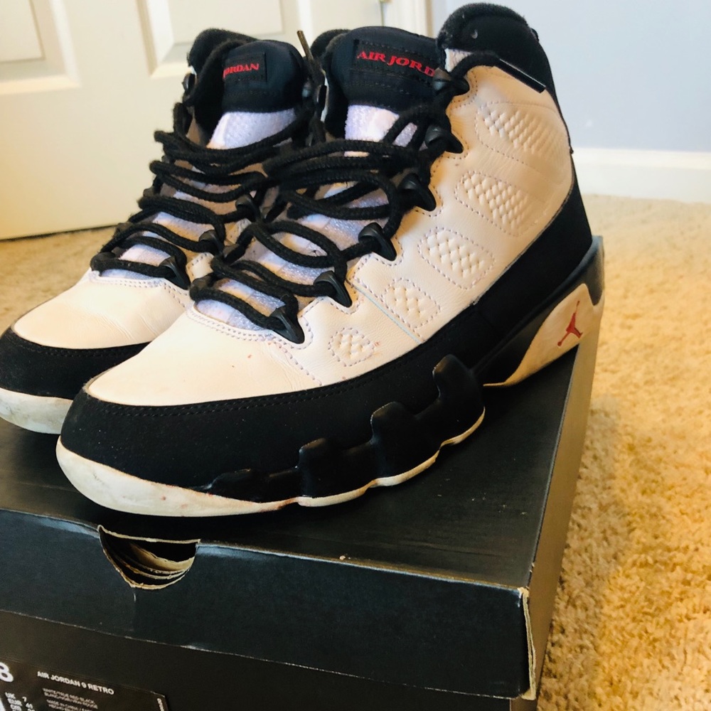 USED Air Jordan Retro 9